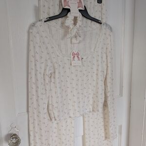 Pink Rose Floral Two-Piece Set with Scrunchie NWT